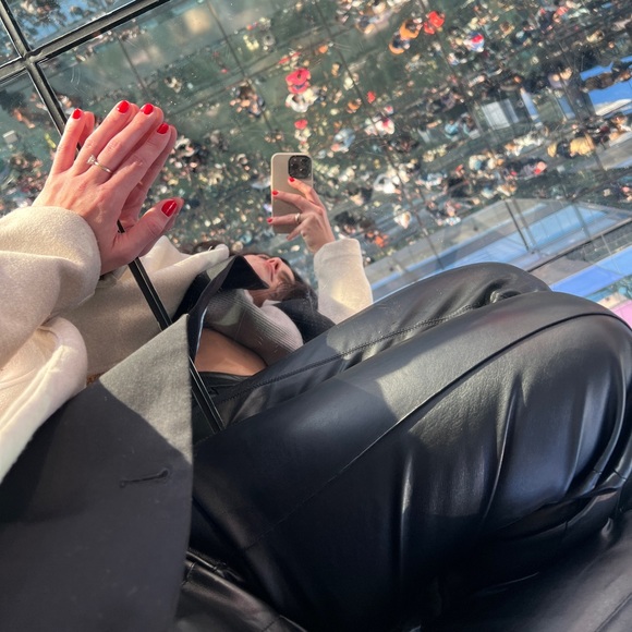 Shop my closet. Most things are preloved, some are new. Thanks for visiting ✨ - Picture 1 of 1